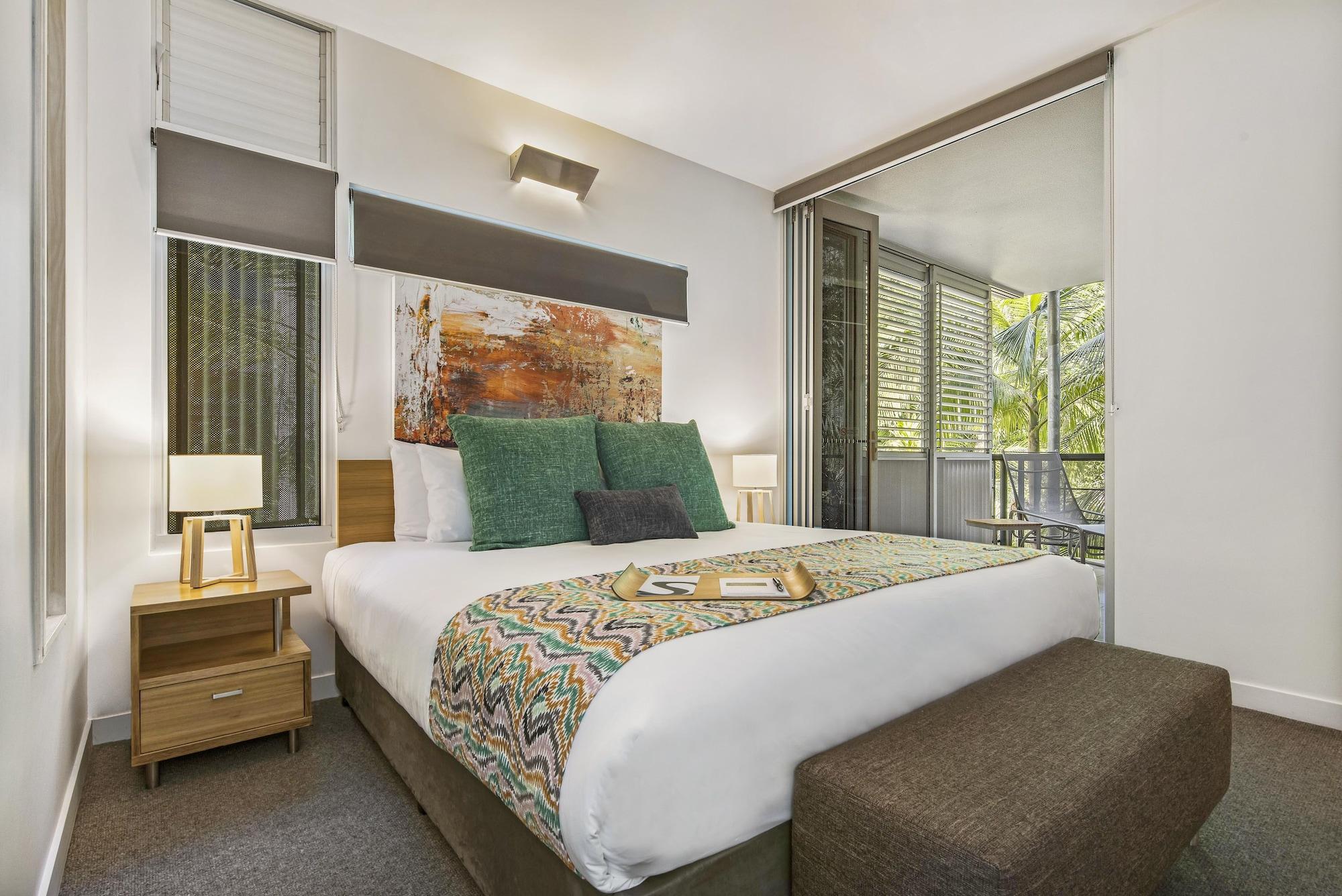 Peppers Noosa Resort And Villas Eksteriør bilde A bedroom at the Mantra on Lake