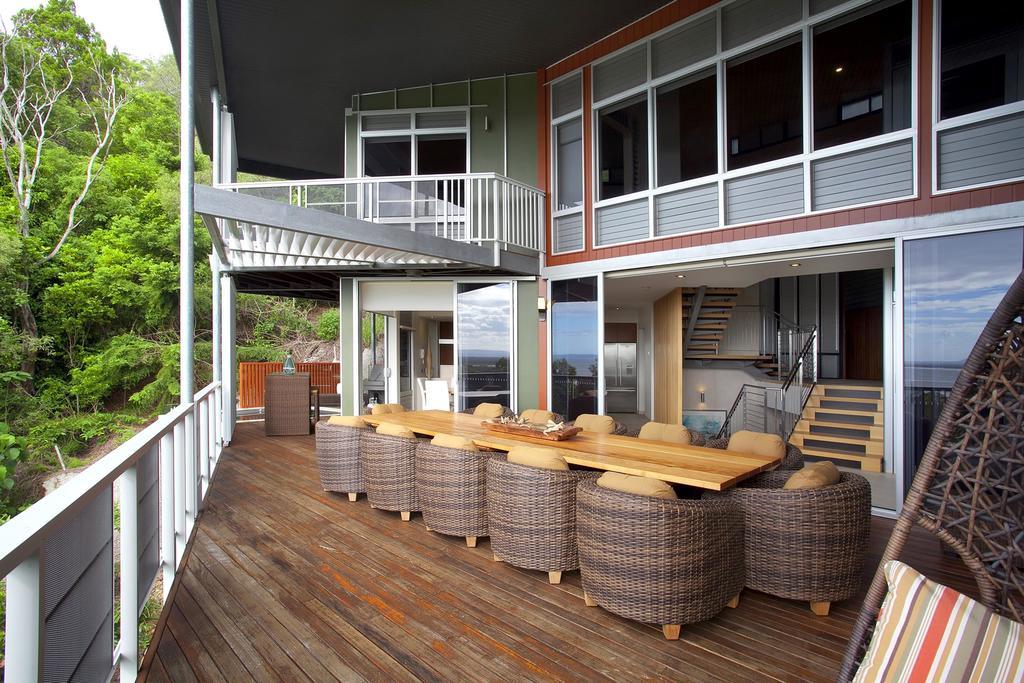 Peppers Noosa Resort And Villas Eksteriør bilde The deck of a villa at the resort